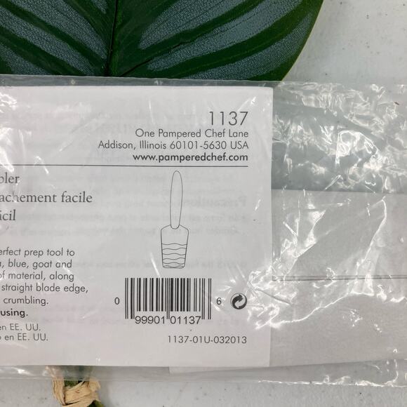 The Pampered Chef 1137 Tan Brown Easy Release Cheese Crumbler Kitchen Prep Tool - Picture 4 of 4